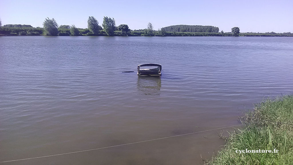 Angers, une voiture dans la rivière
