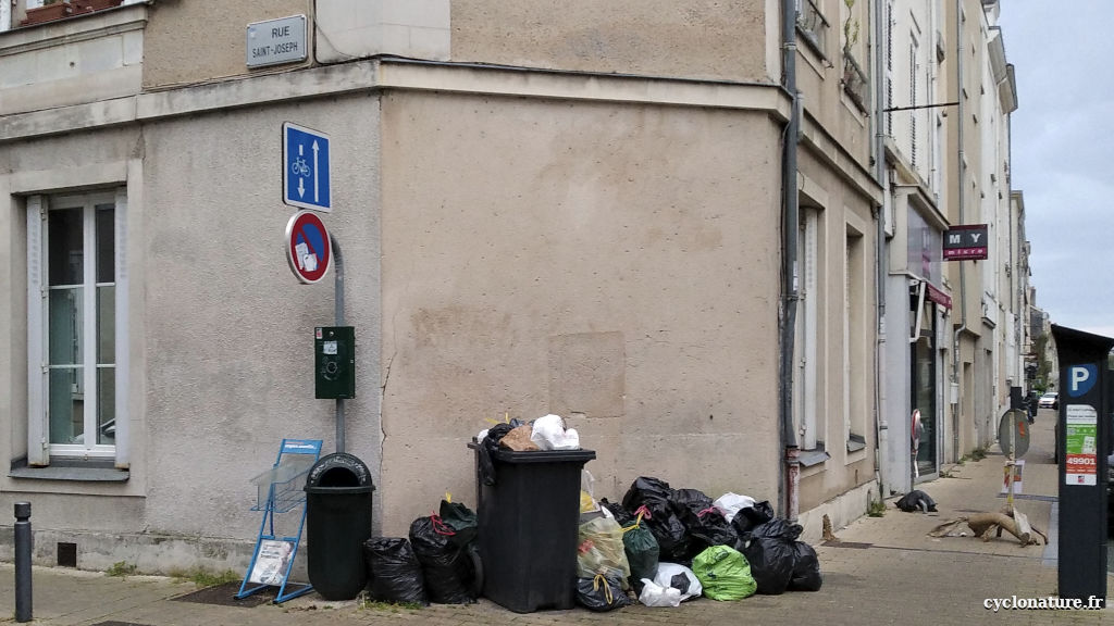 Rue Bressigny, l'une des rues sale de la ville d'Angers