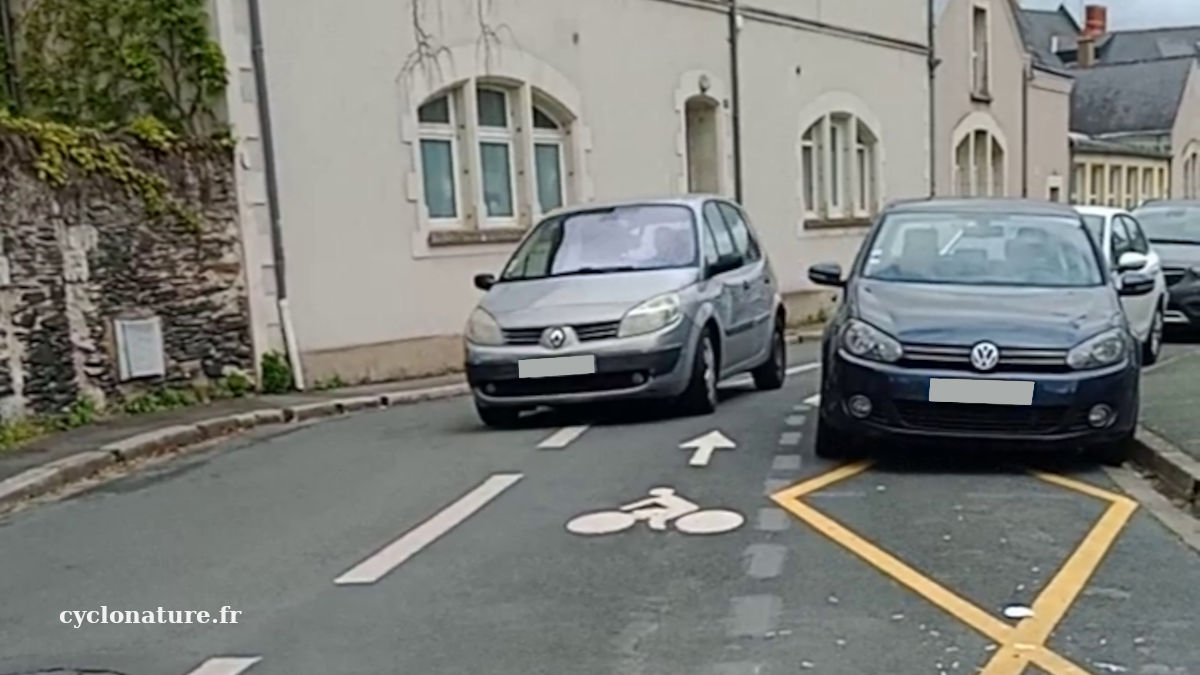 Angers: Le dangereux double sens cyclable de la rue du Haut Pressoir