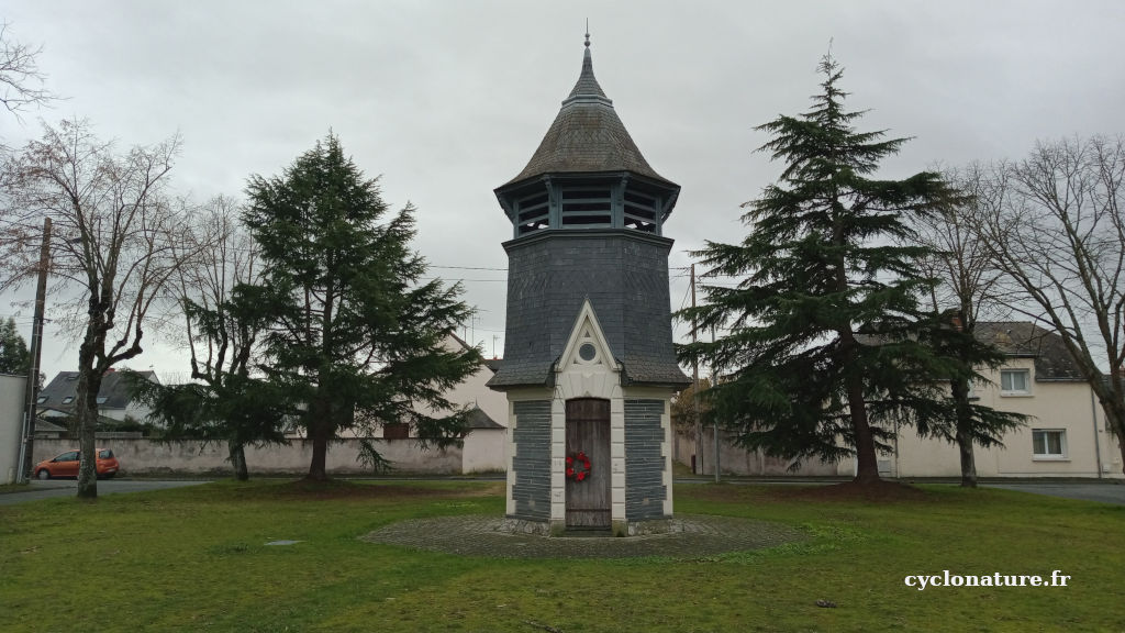 Le monument de la place des Tellières à Trélazé