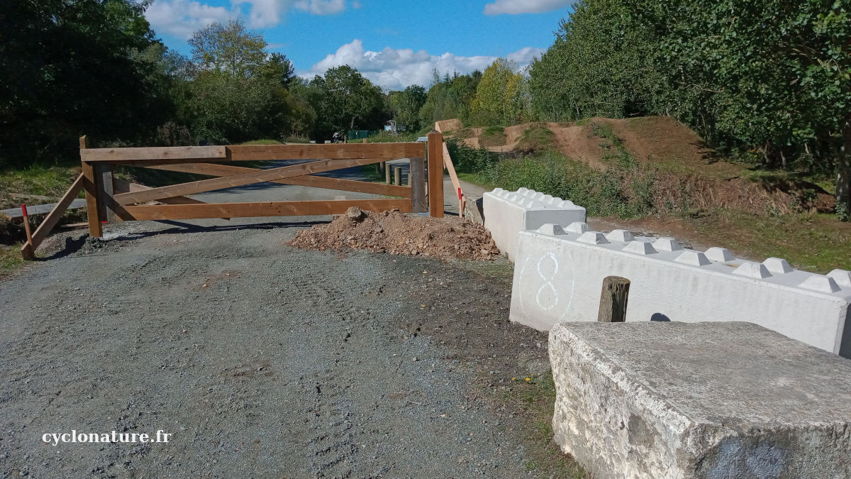 La nouvelle barrière en direction du lac de Maine à Angers