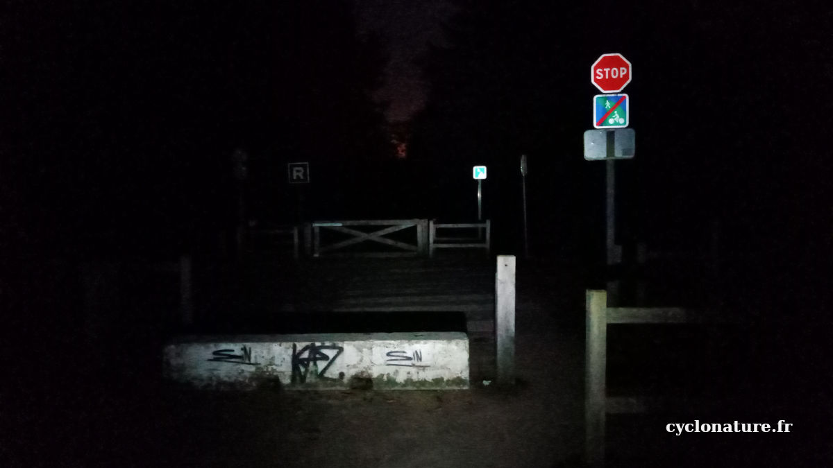 Balade à vélo en pleine nuit sur la voie verte Angers / Montreuil Juigné