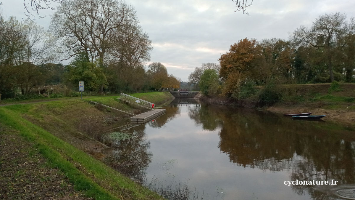 Ecluse de Montreuil Belfroy à Montreuil Juigné