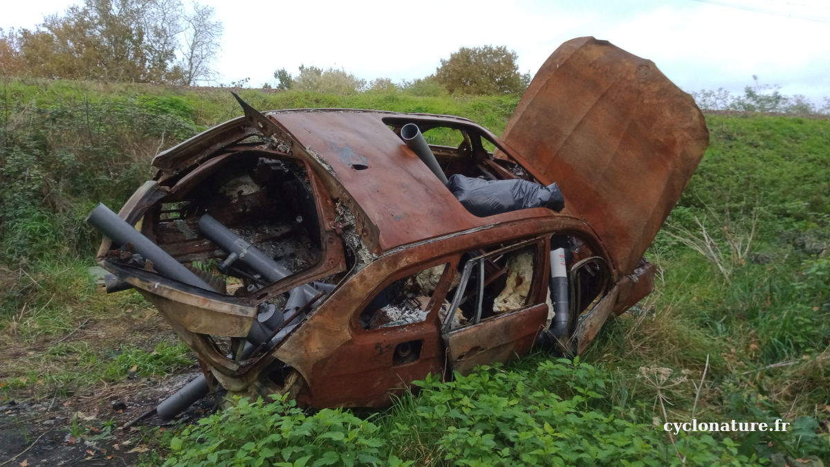 voiture brulée à Trélazé