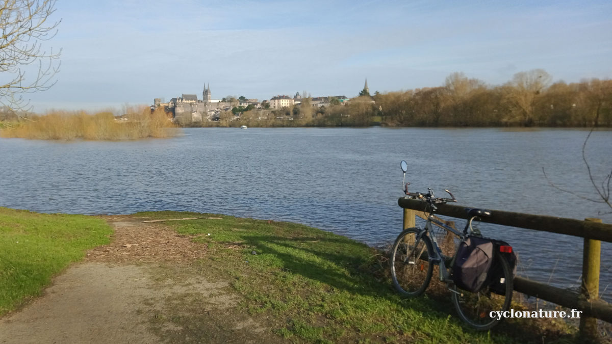 Angers Bouchemaine à vélo impossible par le chemin de halage