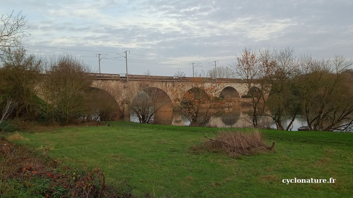 Le pont ferroviaire de Bouchemaine