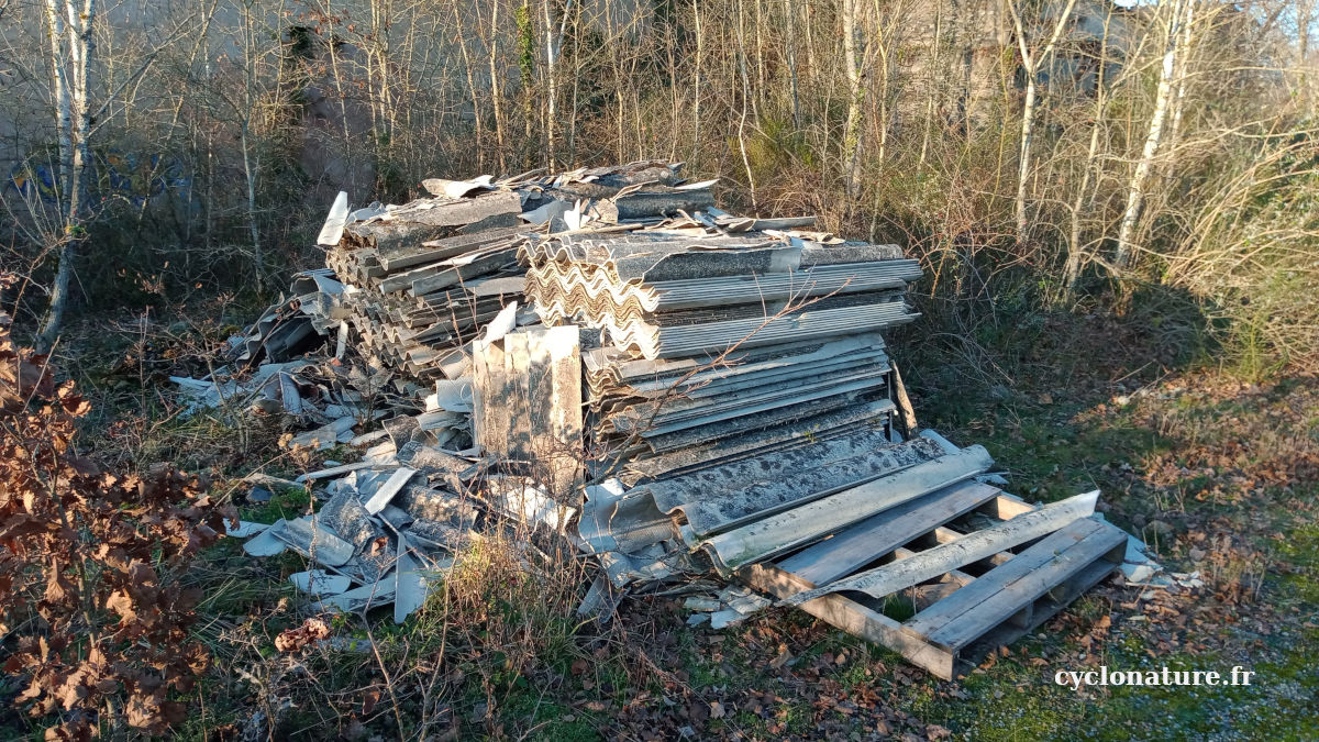 Trélazé: Découverte d'un dépôt sauvage de plaques en fibrociment