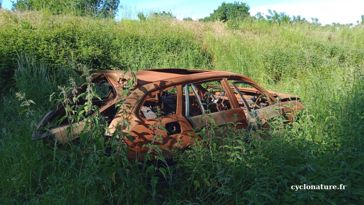 voiture brulée à Trélazé