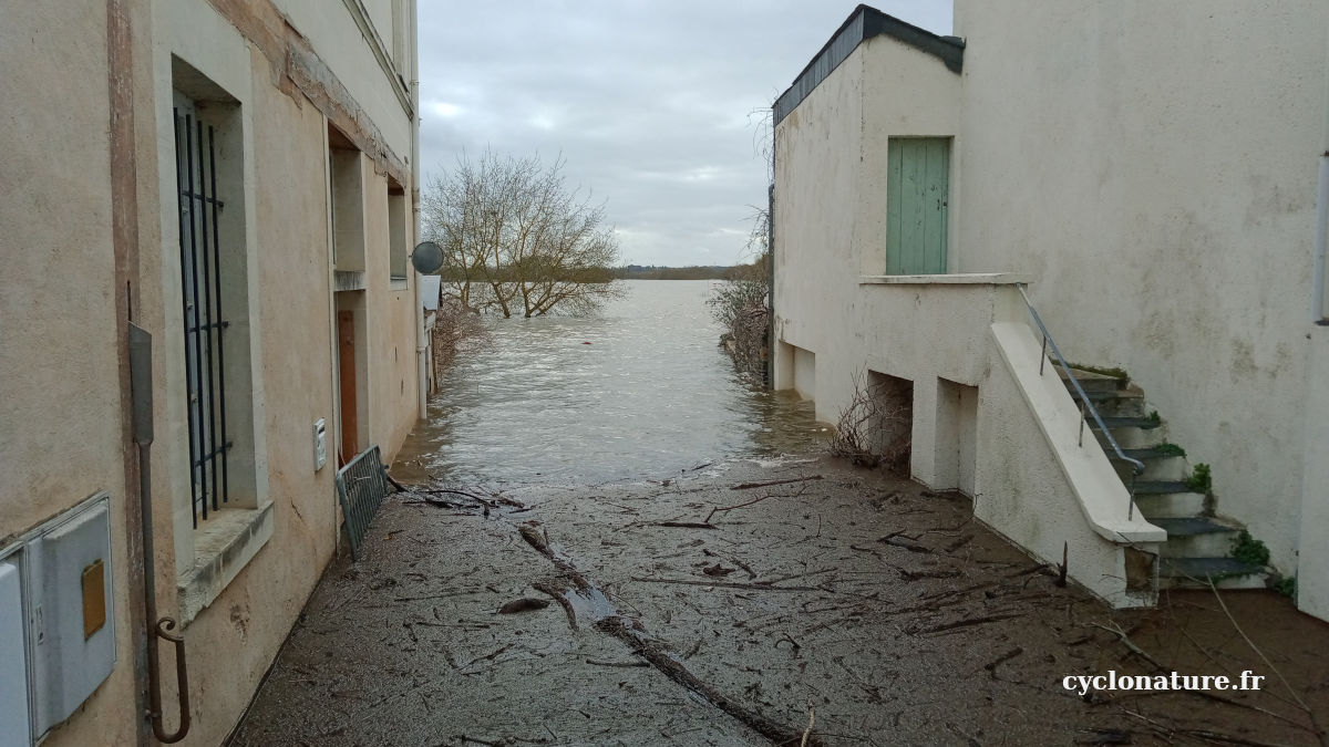 Rue du Port à Ecouflant