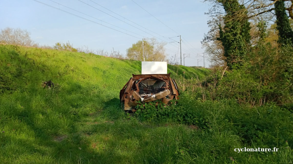 Voiture brulée à Trélazé