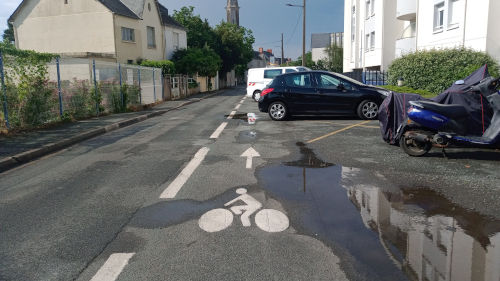 Le danger du double sens cyclable de la rue du Haut Pressoir