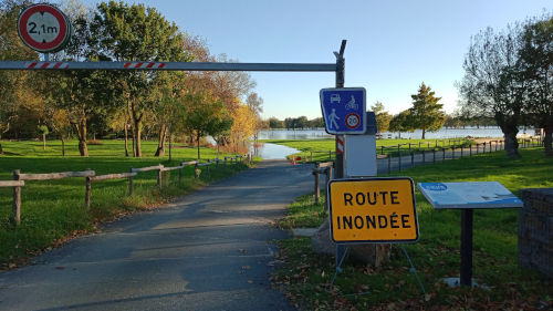 La Sarthe qui déborde à Ecouflant