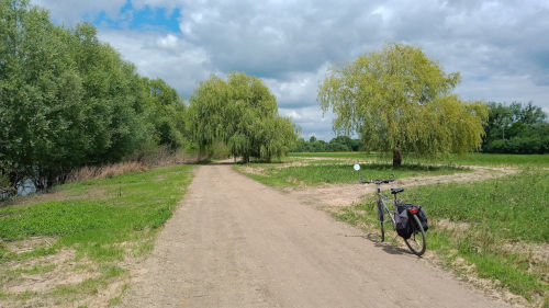 A vélo le long de la Sarthe après la crue