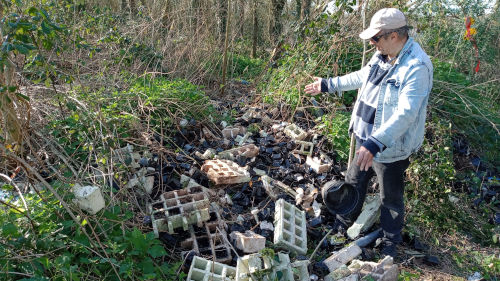 Dépôt sauvage aux Ponts de Cé
