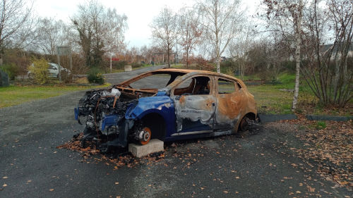 Voiture brulée à Trélazé