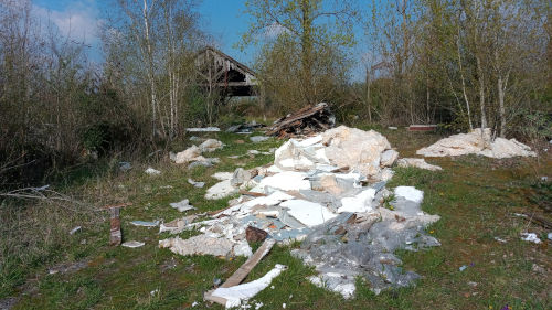 Le dépôt sauvage de la grange à Trélazé
