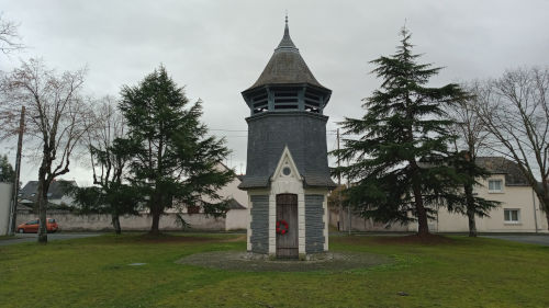 Le monument inconnu de la place des Tellières à Trélazé