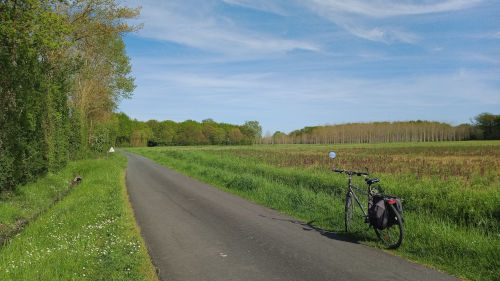 Randonnée à vélo en pleine campagne