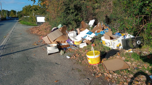 Dépôt sauvage rue de la Paperie à Saint Barthélemy d'Anjou